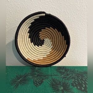 HANDWOVEN RAWANDAN “TABA” BASKET